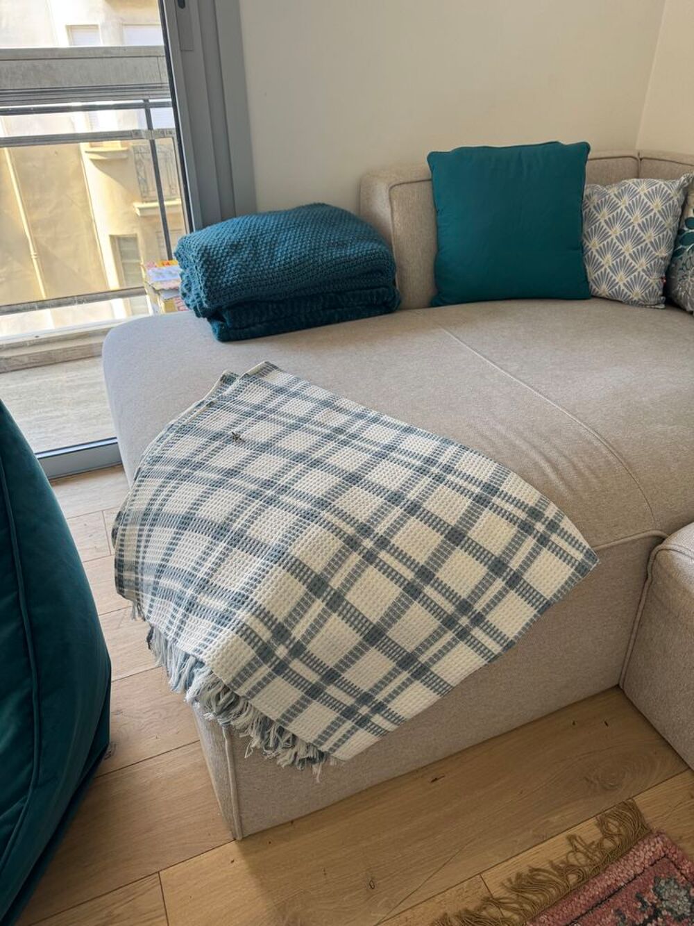 Plaid doux &agrave; carreaux bleus et blancs Décoration
