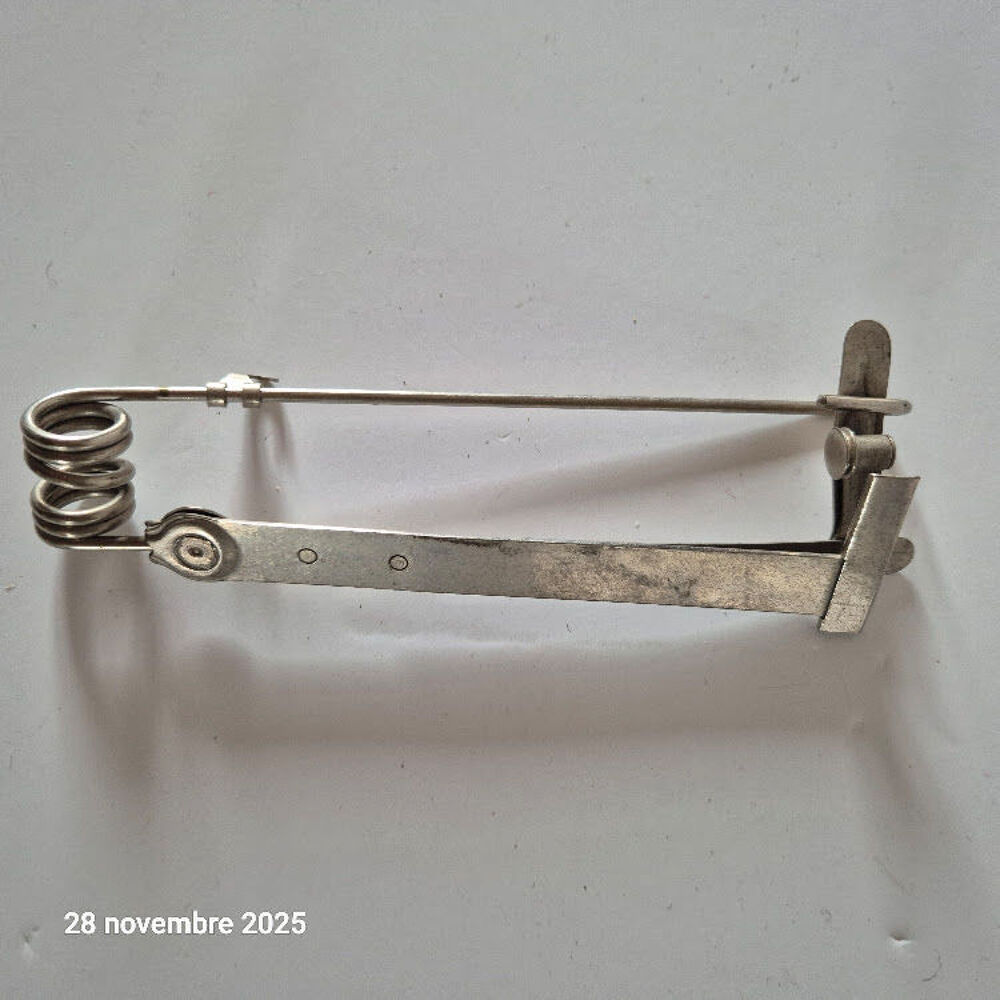 Ancien accessoire pour machine &agrave; coudre Singer Bricolage