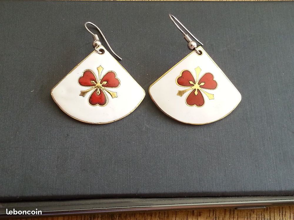 Boucles d'oreille en &eacute;mail v&eacute;ritable Bijoux et montres