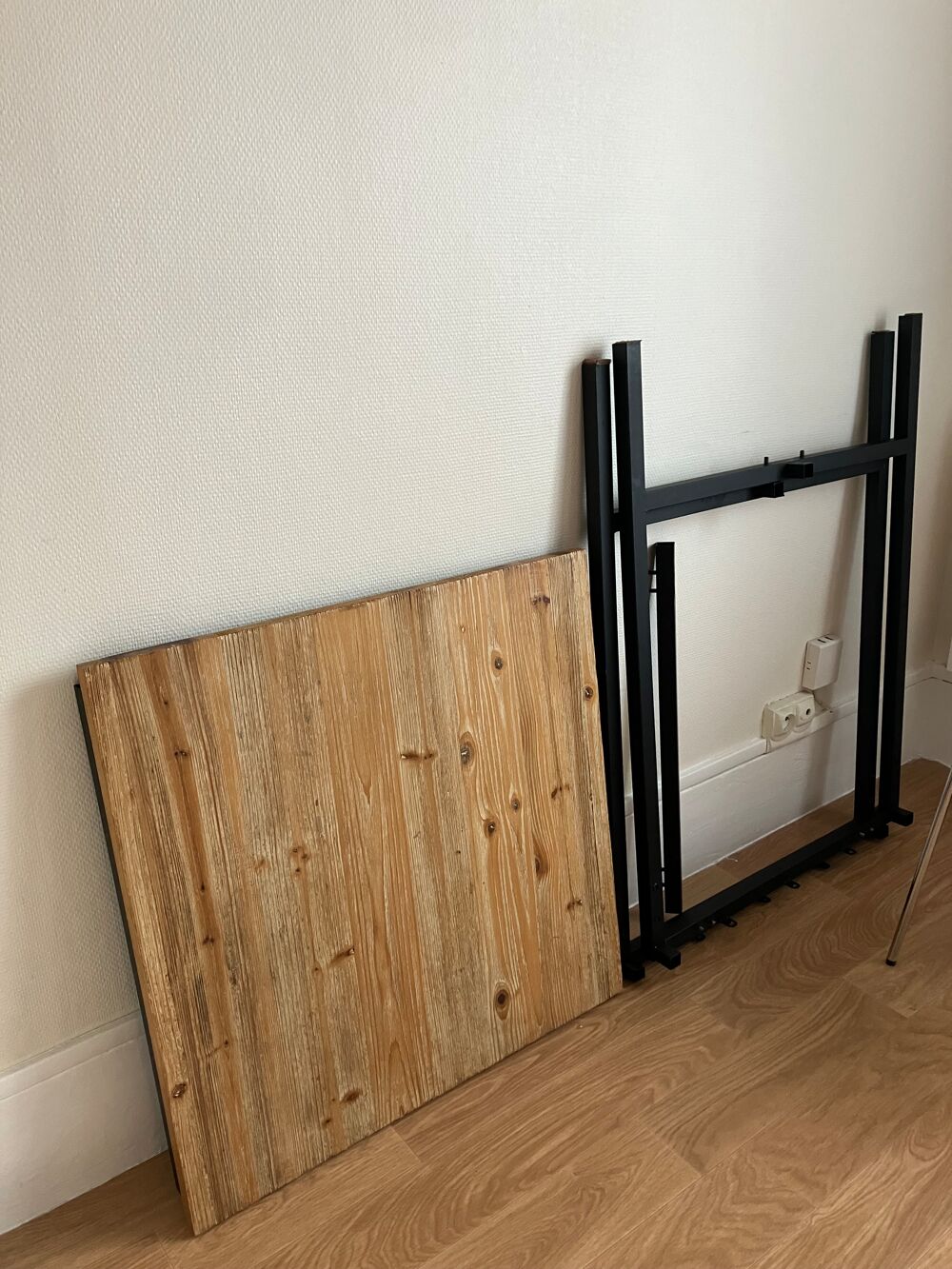 Jolie table haute bois et m&eacute;tal Meubles