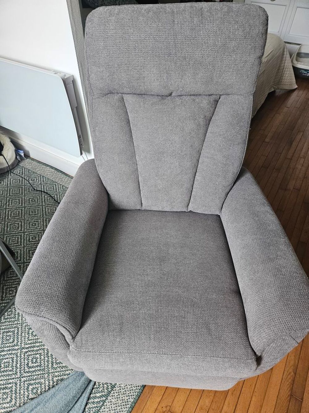 un fauteuil relax &eacute;lectrique. Meubles