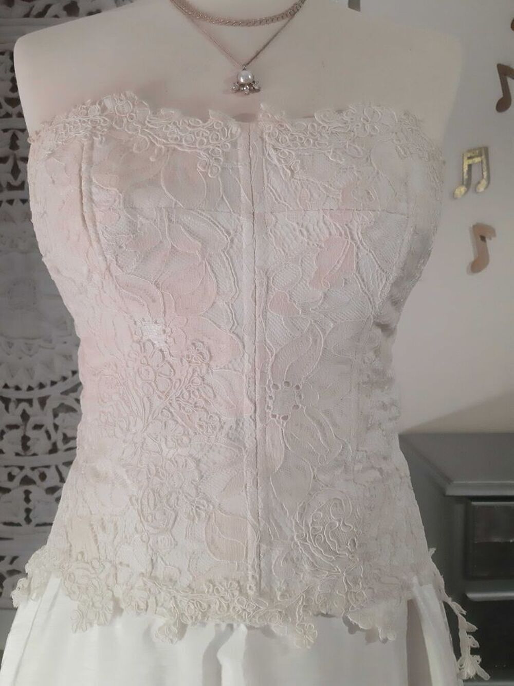 Robe de mari&eacute;e et invit&eacute;es Vêtements