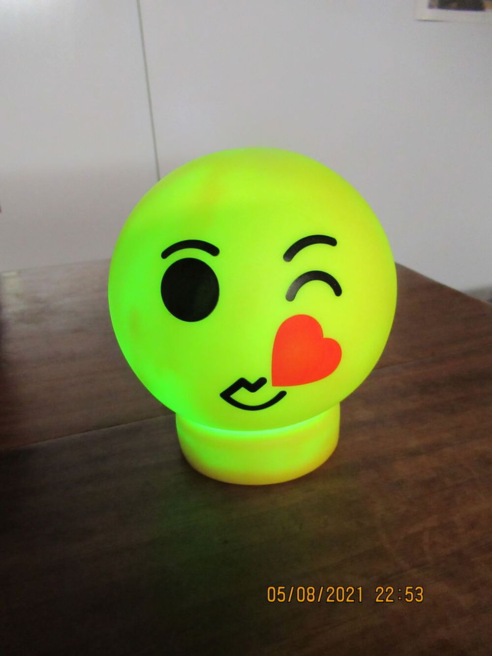 Veilleuse &eacute;moji Puériculture