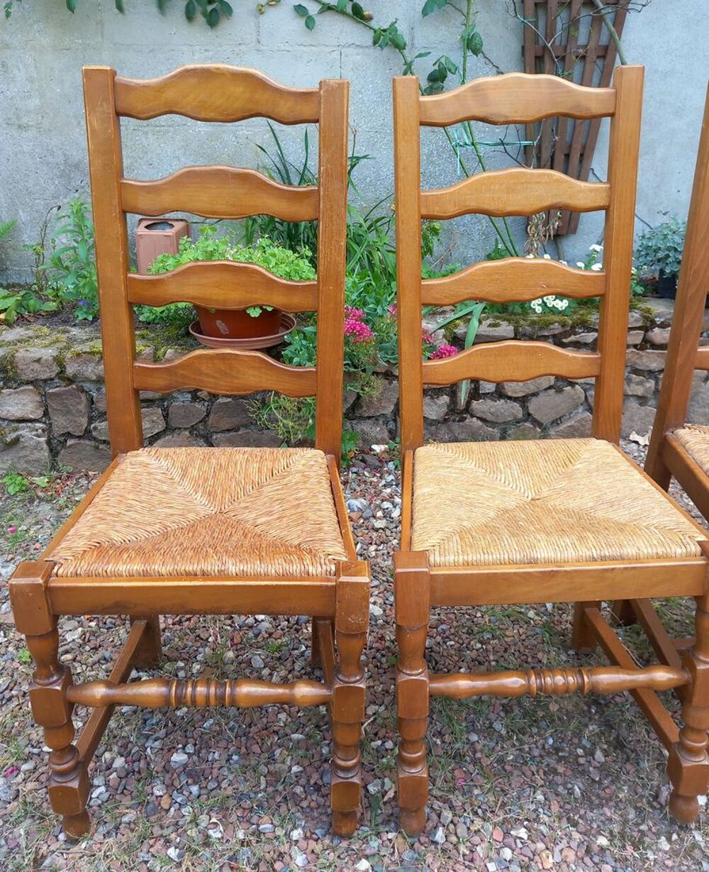 4 chaises rustiques
Meubles
