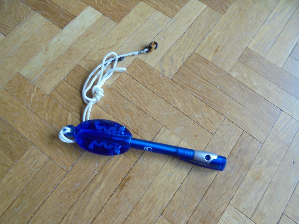 Crayons tour de cou bleus (28c) Jeux / jouets