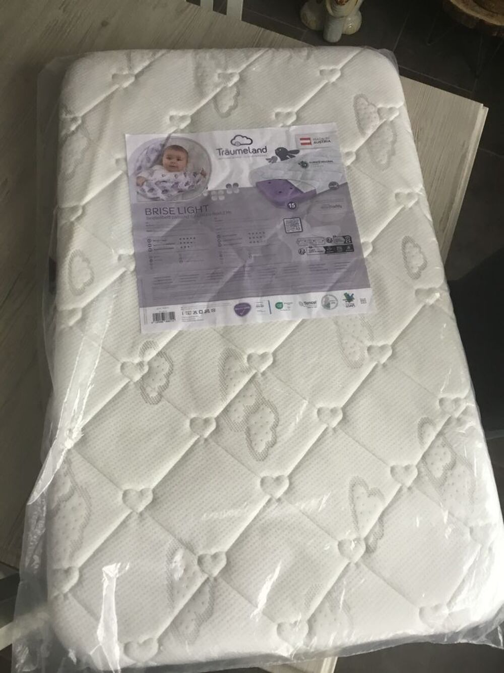 MATELAS HAUTE RESILIENCE AVEC PAD 3D 60X120CM Pu�riculture