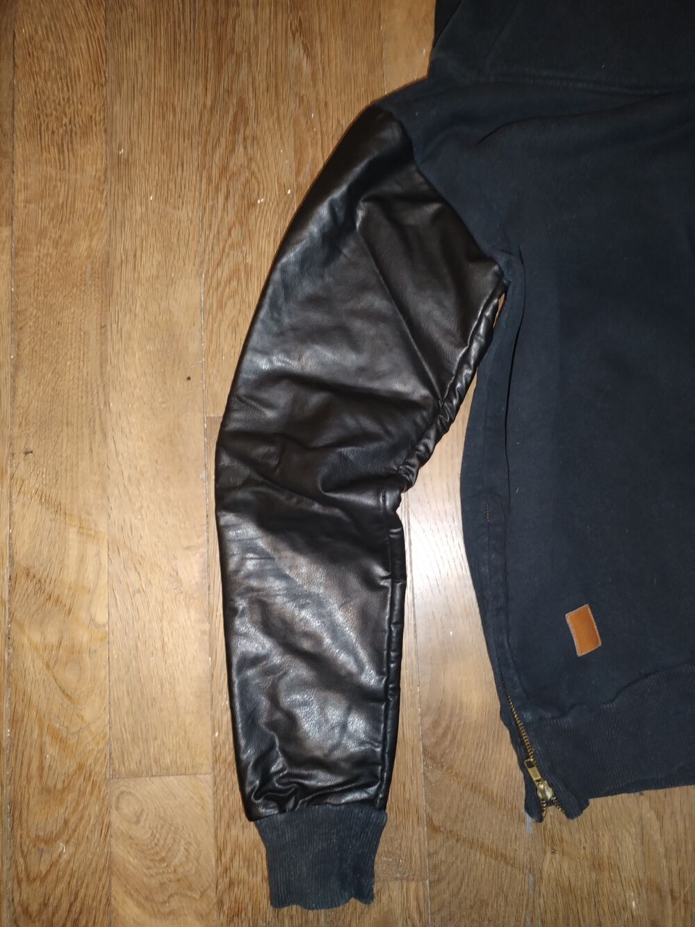 Sweat manches en simili cuir (Taille S) Vêtements