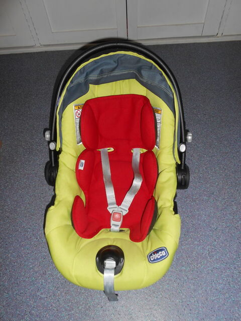 Siege auto cosy coque  de marque Chicco 42 Chambéry (73)