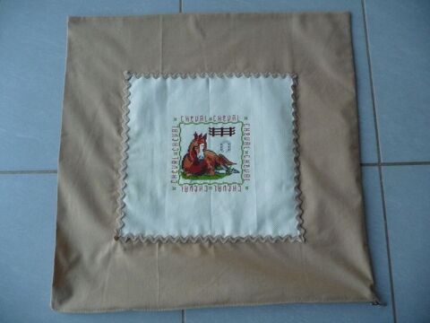 Housse de coussin broderie cheval - Neuve 20 Celles-sur-Belle (79)