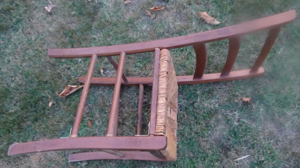 CHAISE EN BOIS VERNIS Meubles