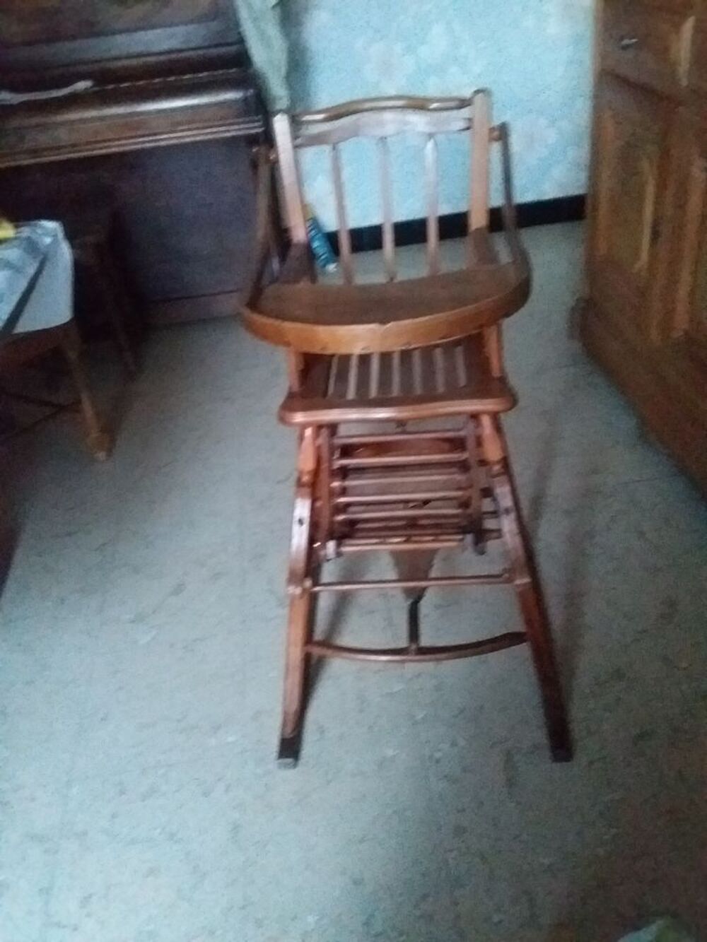 Chaise haute b&eacute;b&eacute; en bois solide ann&eacute;e 70 Mobilier enfants