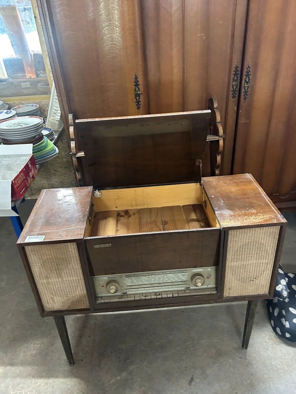 Meuble radio vintage avec rangement int&eacute;gr&eacute; ? design ann&eacute;es Meubles