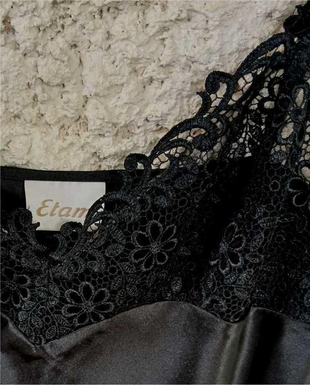 D&eacute;shabill&eacute; noir Vêtements