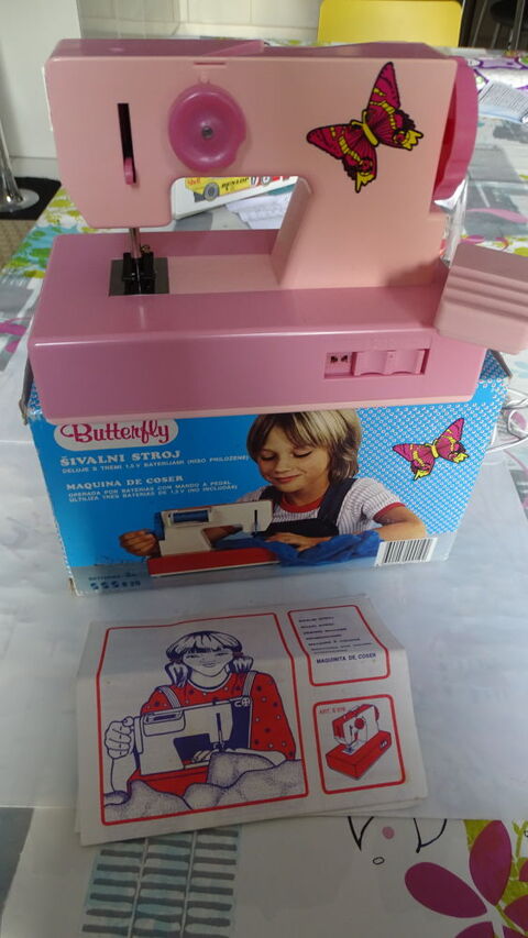 MACHINE A COUDRE A PILES VINTAGE   BUTTERFLY   15 Bar-le-Duc (55)