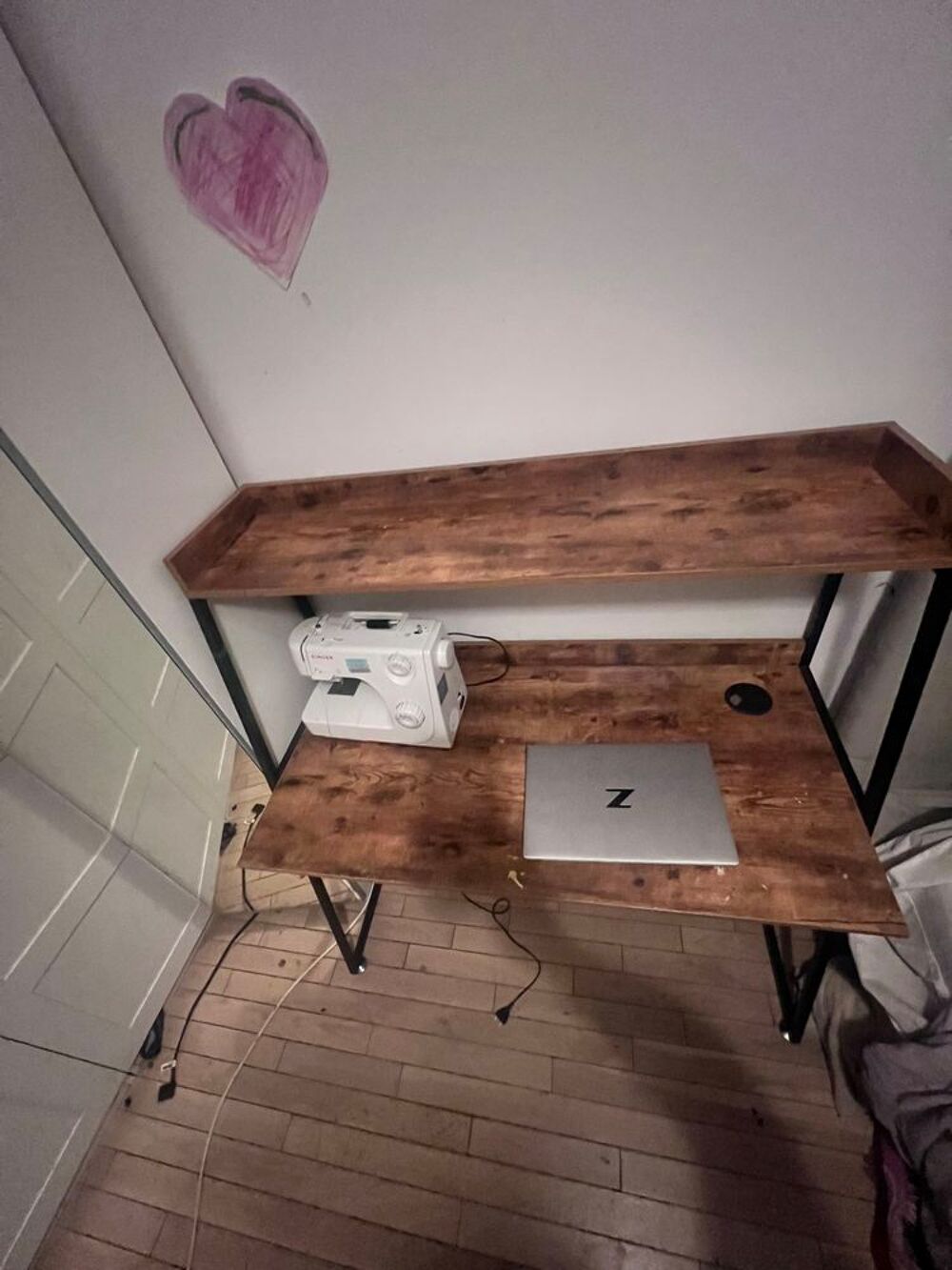 Bureau double &eacute;tag&egrave;re et fauteuil &agrave; saisir Meubles