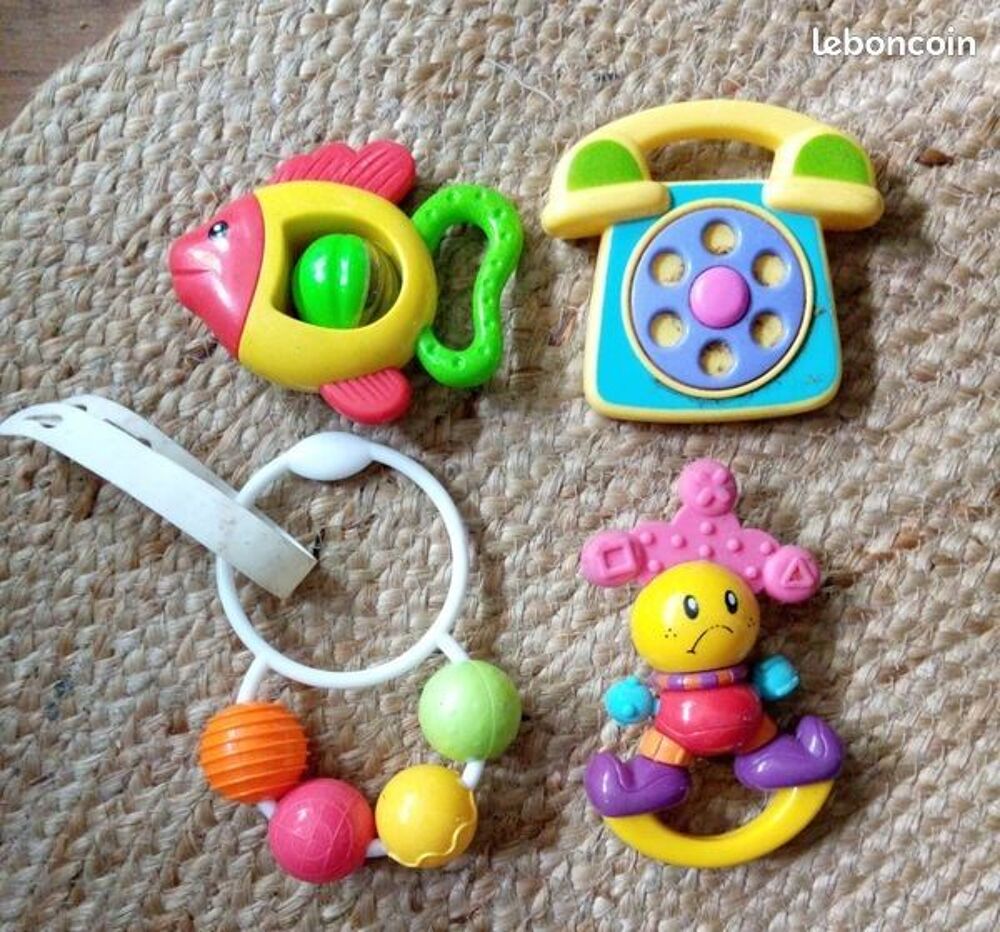 Lot 15 jouets b&eacute;b&eacute; 1er age Jeux / jouets