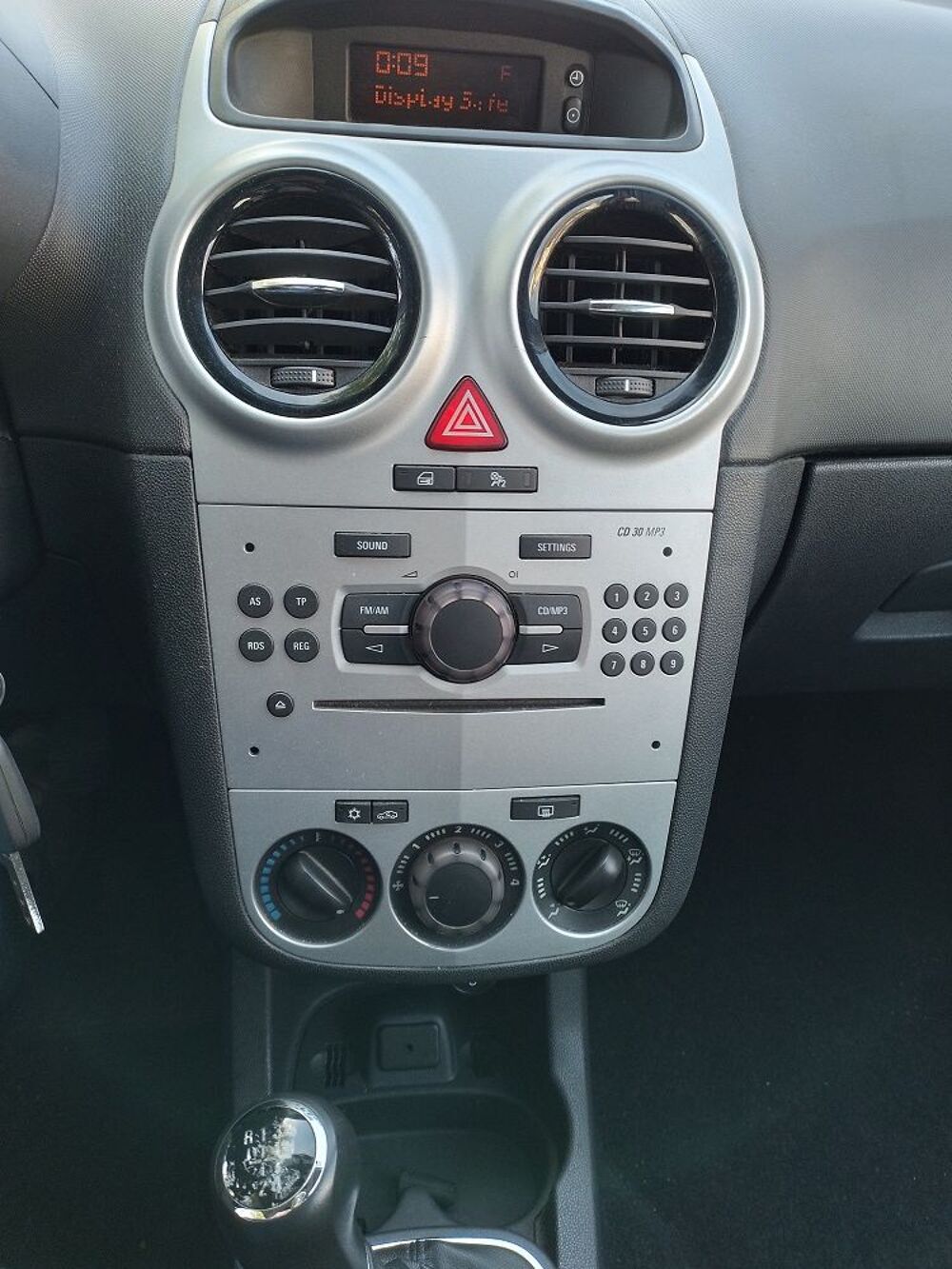 Corsa 1.2 - 85 ch Twinport Color Edition 2012 occasion 77250 Veneux-les-Sablons
