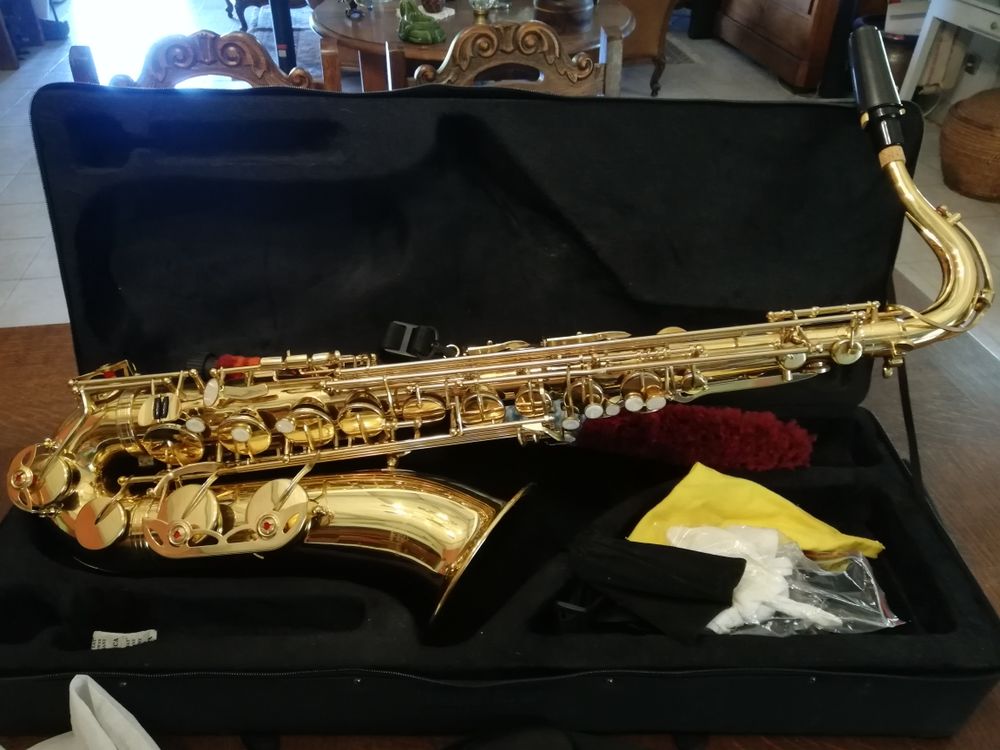 Saxo tenor neuf. Instruments de musique