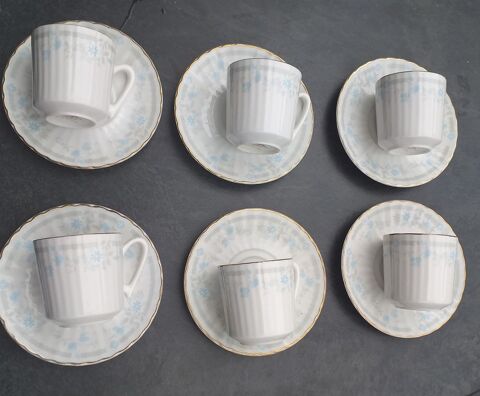 Lot de 6 tasses et sous tasses, porcelaine fine de Chine, petites fleurs bleu clair 12 Montauban (82)