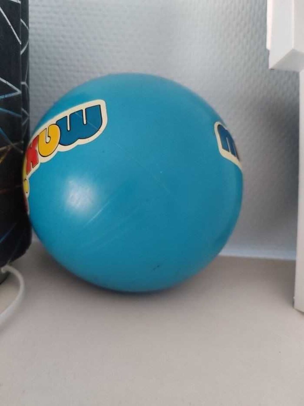je vomiroir casquette et lampe de chevet Décoration