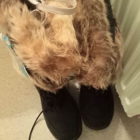 Botte fourrure pour la neige quasi neuf 35 Marseille 1 (13)