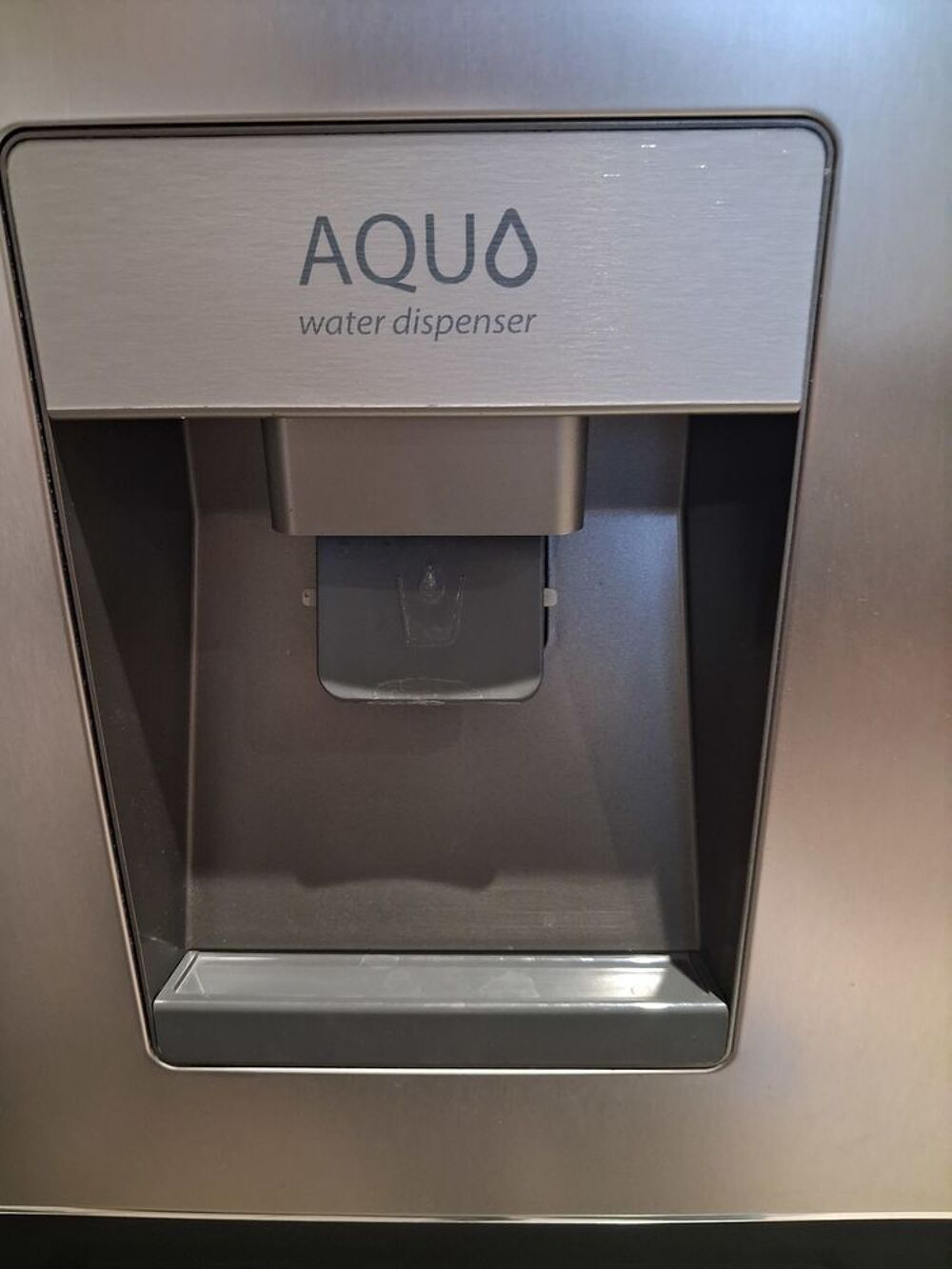 ( cause encombrement) R&eacute;frig&eacute;rateur combin&eacute; Whirlpool Electroménager