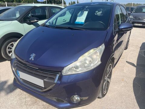 Peugeot 208 Voiture d'occasion   1.6 e-HDI 92 Intuit