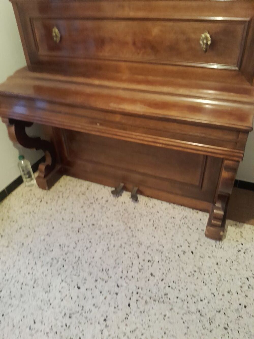MEUBLES ET PIANO Meubles