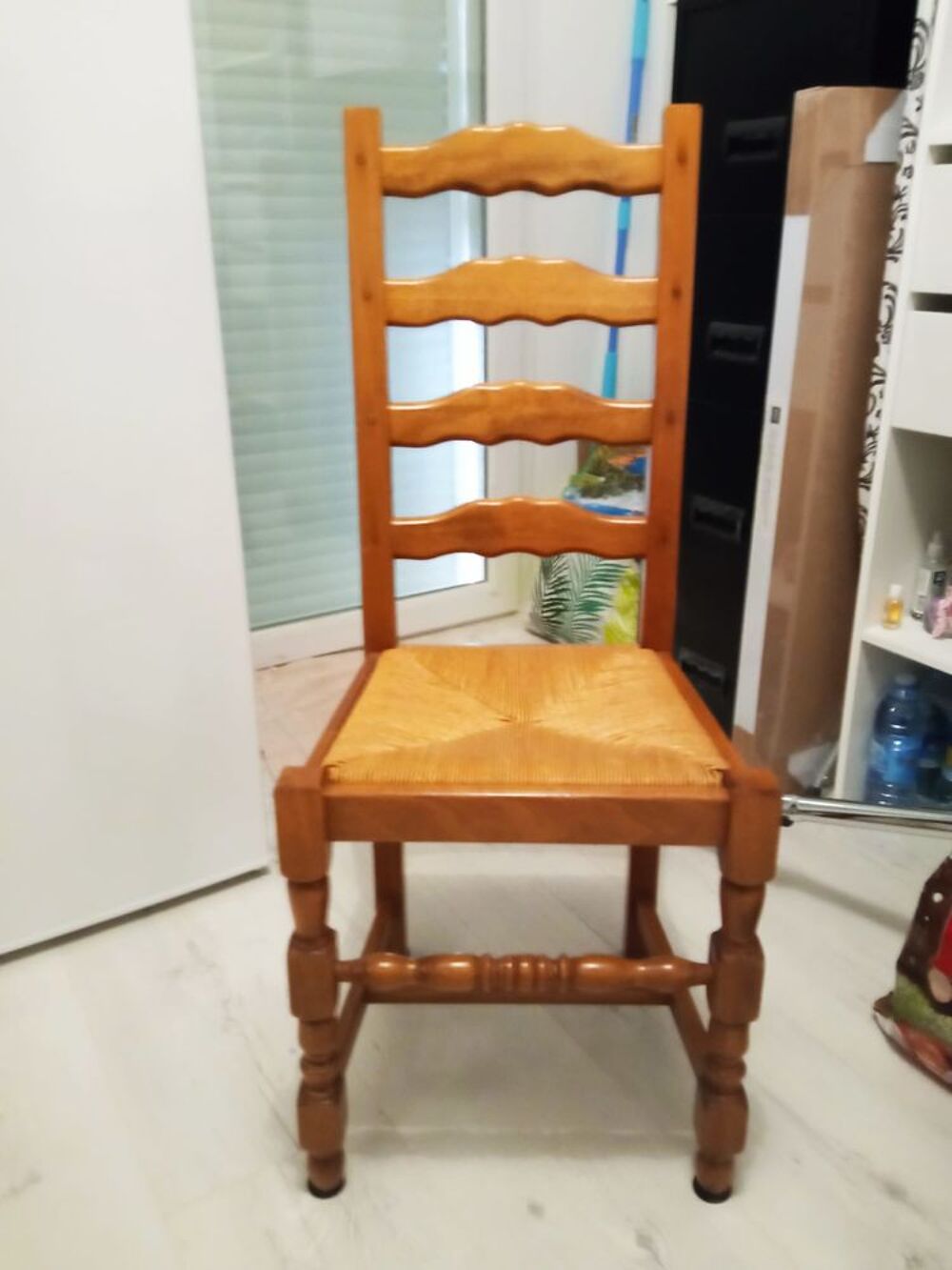 CHAISES BOIS de (Salle &agrave; Manger) x 2 
Assise en Paille Meubles
