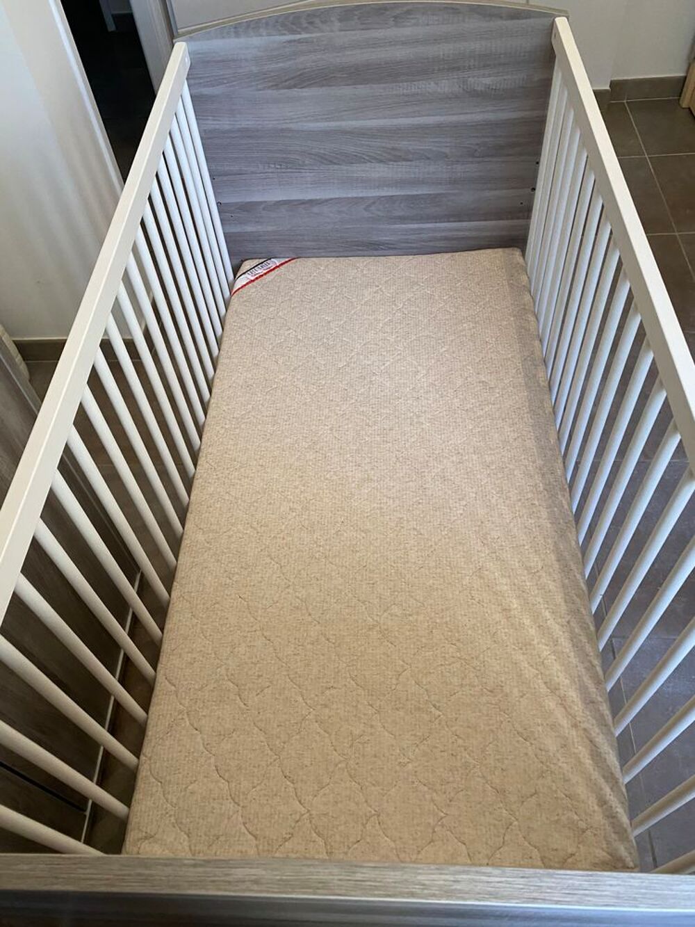 Lit &agrave; barreaux Sauthon avec matelas coco Puériculture