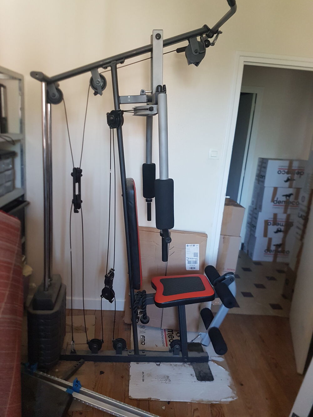 2 Bancs de musculation et mat&eacute;riel complet Sports