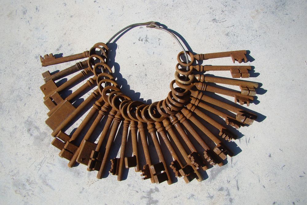 Trousseau de clefs anciennes 