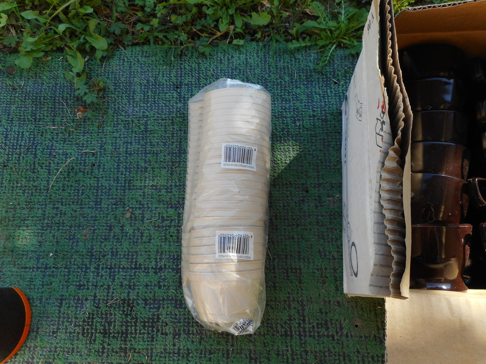 LOT DE 48 TASSES A CAFE PLASTIQUE Electroménager