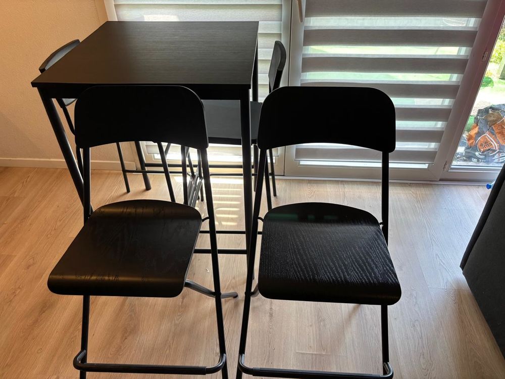 Lot de 2 chaises,noir, hauteur plateau 63 cm, tr&egrave;s bon &eacute;tat Meubles