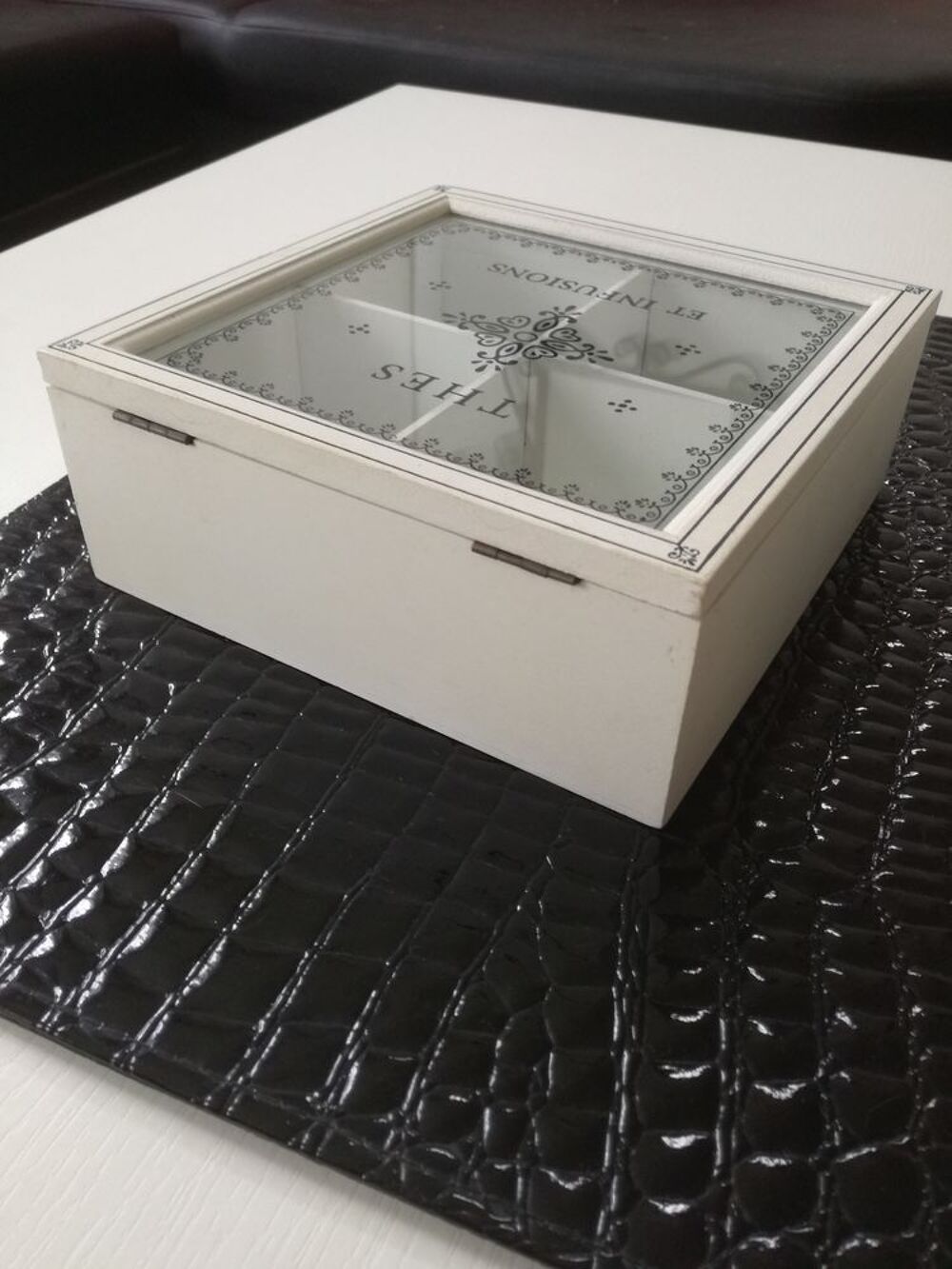 Coffre &agrave; th&eacute; en bois blanc Cuisine