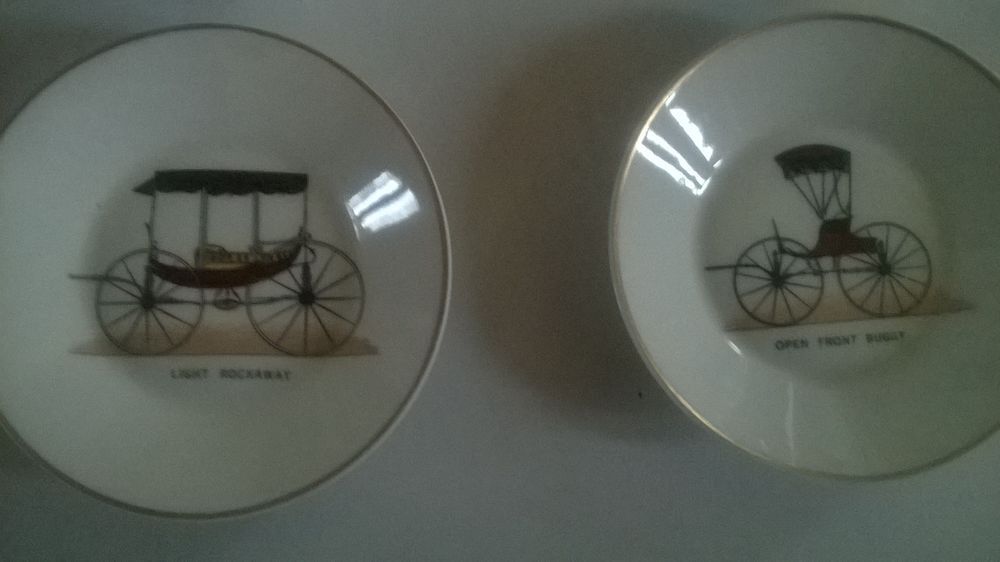 2 Tasses + soucoupes en Porcelaine de Paris 
Dessin de V&eacute;lo Cuisine