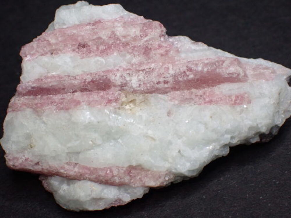 Tourmaline Rubellite sur Quartz Br&eacute;sil 23gr 42 x 32 x 17 mm 