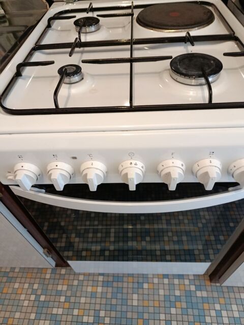 GAZINIERE MIXTE INDESIT IS5M5PCW/FR QUASI NEUVE 190 Garchizy (58)