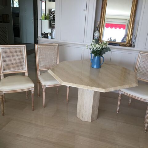 table octogonale marbre et 4 chaises  670 Cannes (06)