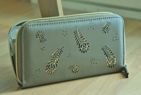 NEUF.  Portefeuille porte-cartes et porte monnaie. NEUF 15 Gujan-Mestras (33)