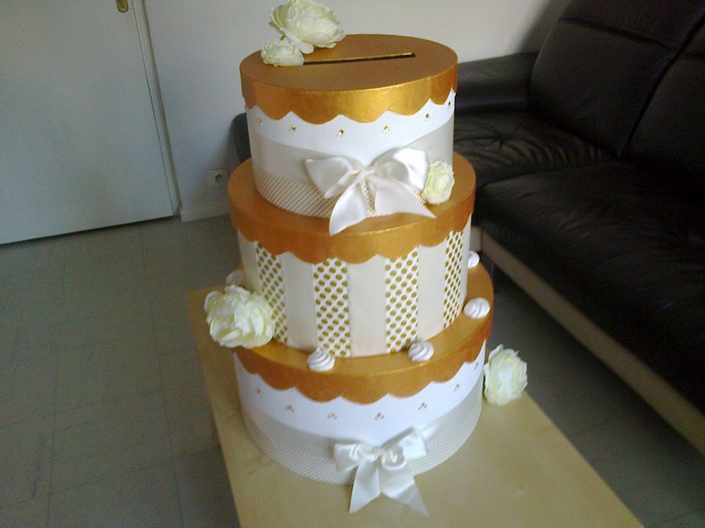 urne de mariage forme g&acirc;teau Décoration