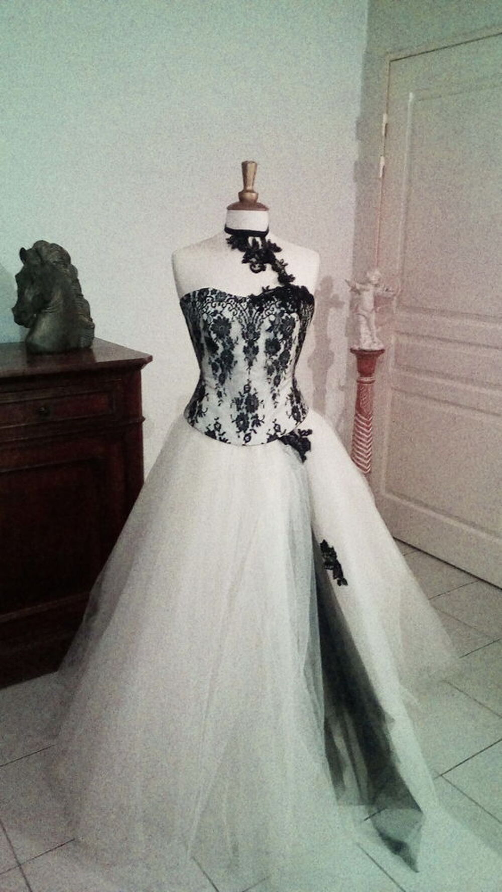 Robe de mari&eacute;e les Mari&eacute;es de Provence ivoire et noire Vêtements