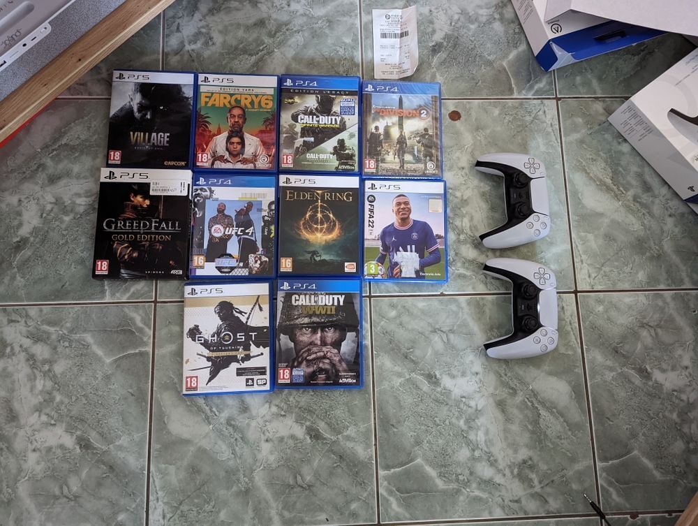 PS5 10 jeux et deux manette facture garantie accesoires Consoles et jeux vidéos