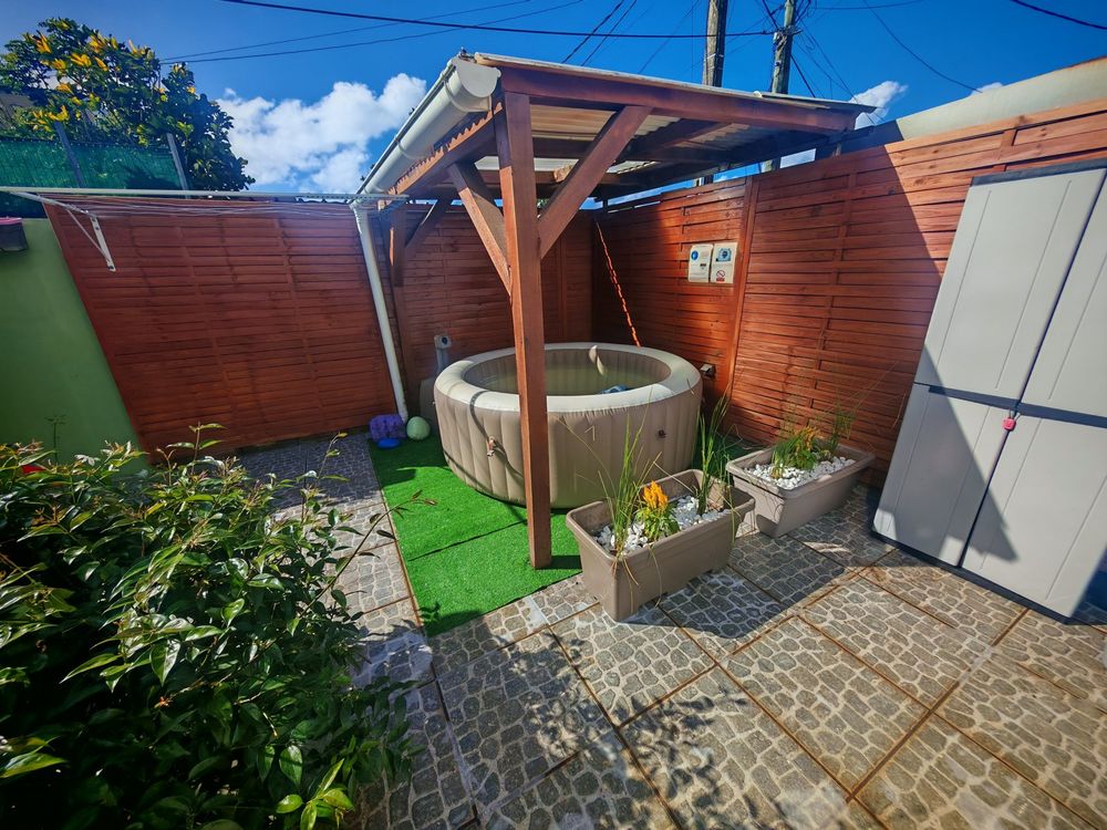 Vente Immeuble Immeuble 8 chambres + commerce ? 3 980 €/mois de loyers Saint-benoît