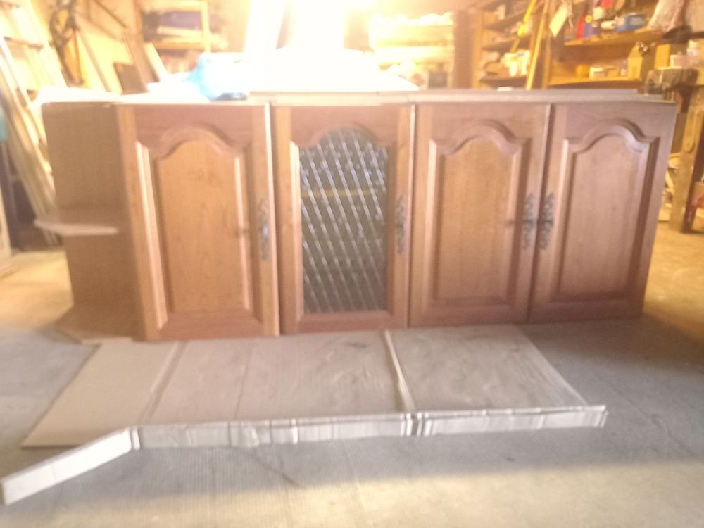 Meuble de cuisine &agrave; suspendre. Meubles