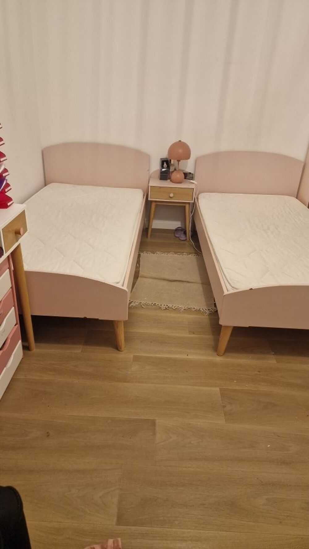 Un lit enfant rose Meubles
