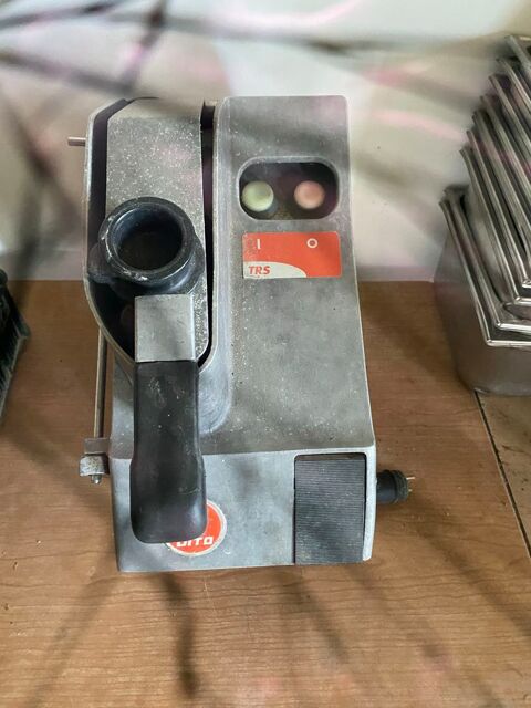 coupe l&eacute;gumes 150 53200 M�nil