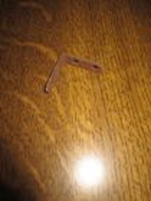 Tres petite equerre 4 x 4 cm 0 M�rignies (59)