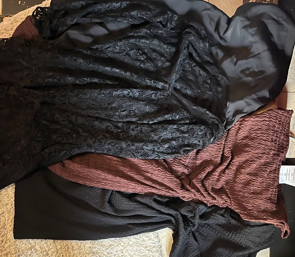 Lot 40 pi&egrave;ces de v&ecirc;tements quasi neuf V�tements