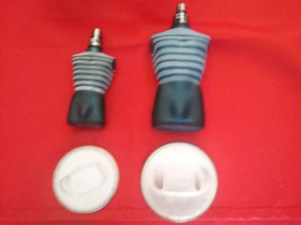 2 flacons de parfums vides 